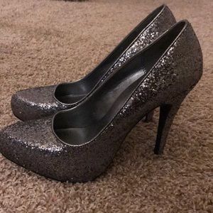 Only worn once to prom